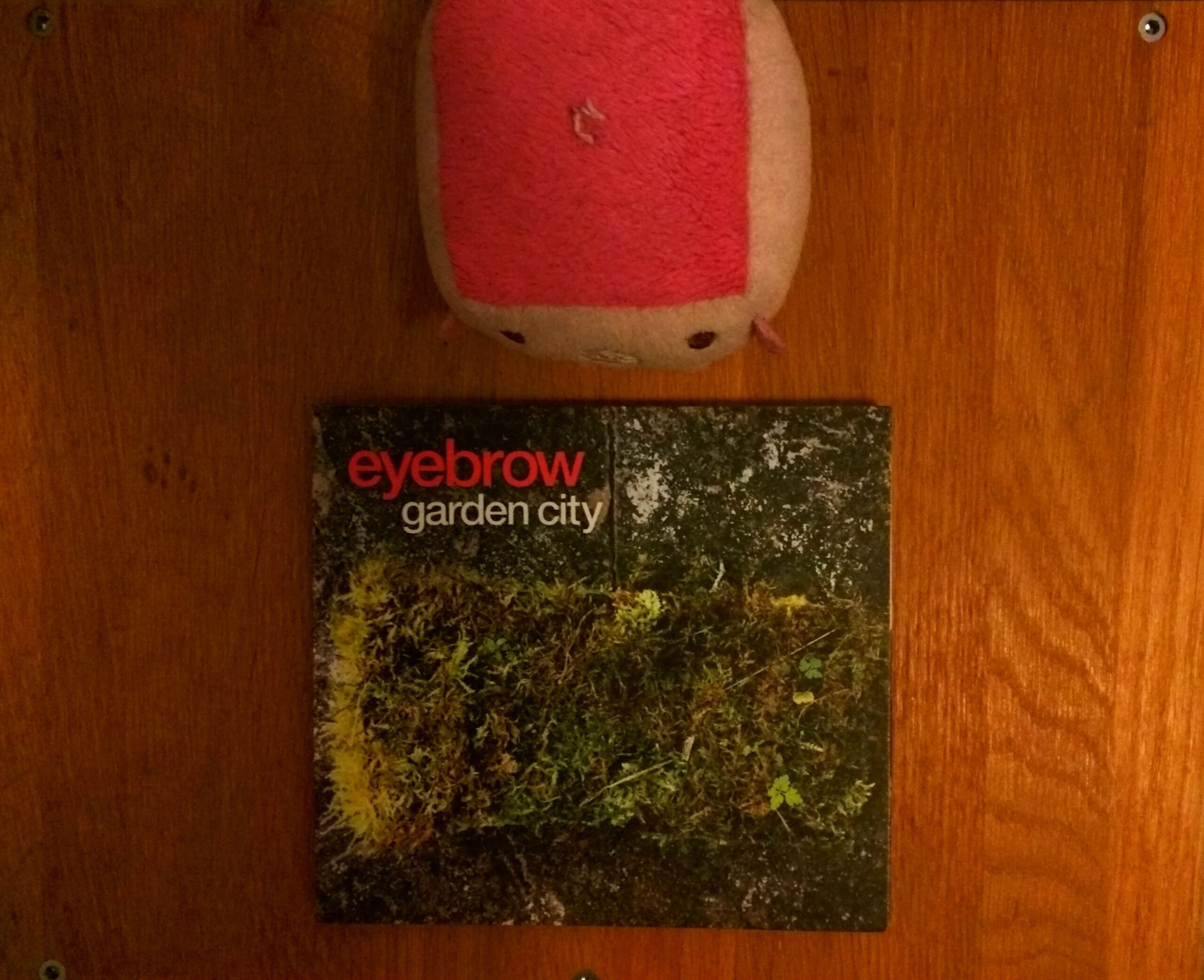 Eyebrow – Garden City